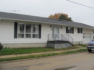 101 S Dayton St, Hanover, IL 61041