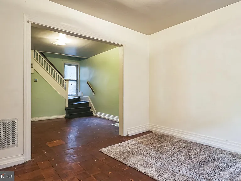 153 N Queen St — Photo 19