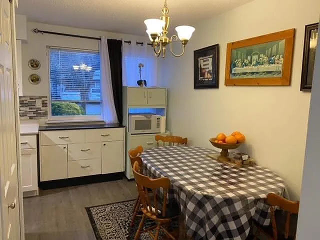 3 bed, 1350 sqft, $2,450 — Photo 4