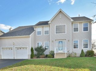 907 Timberline Dr, Lake Hopatcong, NJ 07849