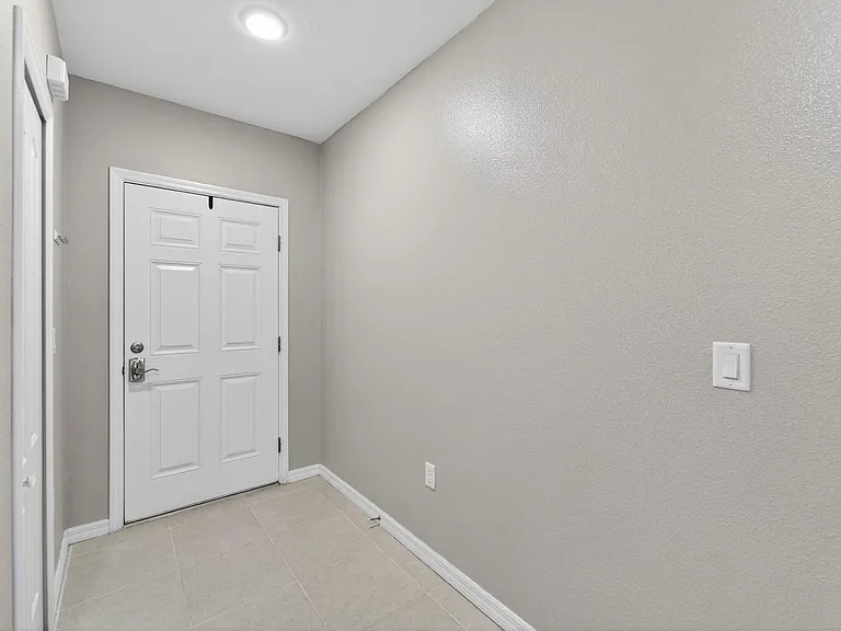 3842 Hampstead Ln — Photo 5