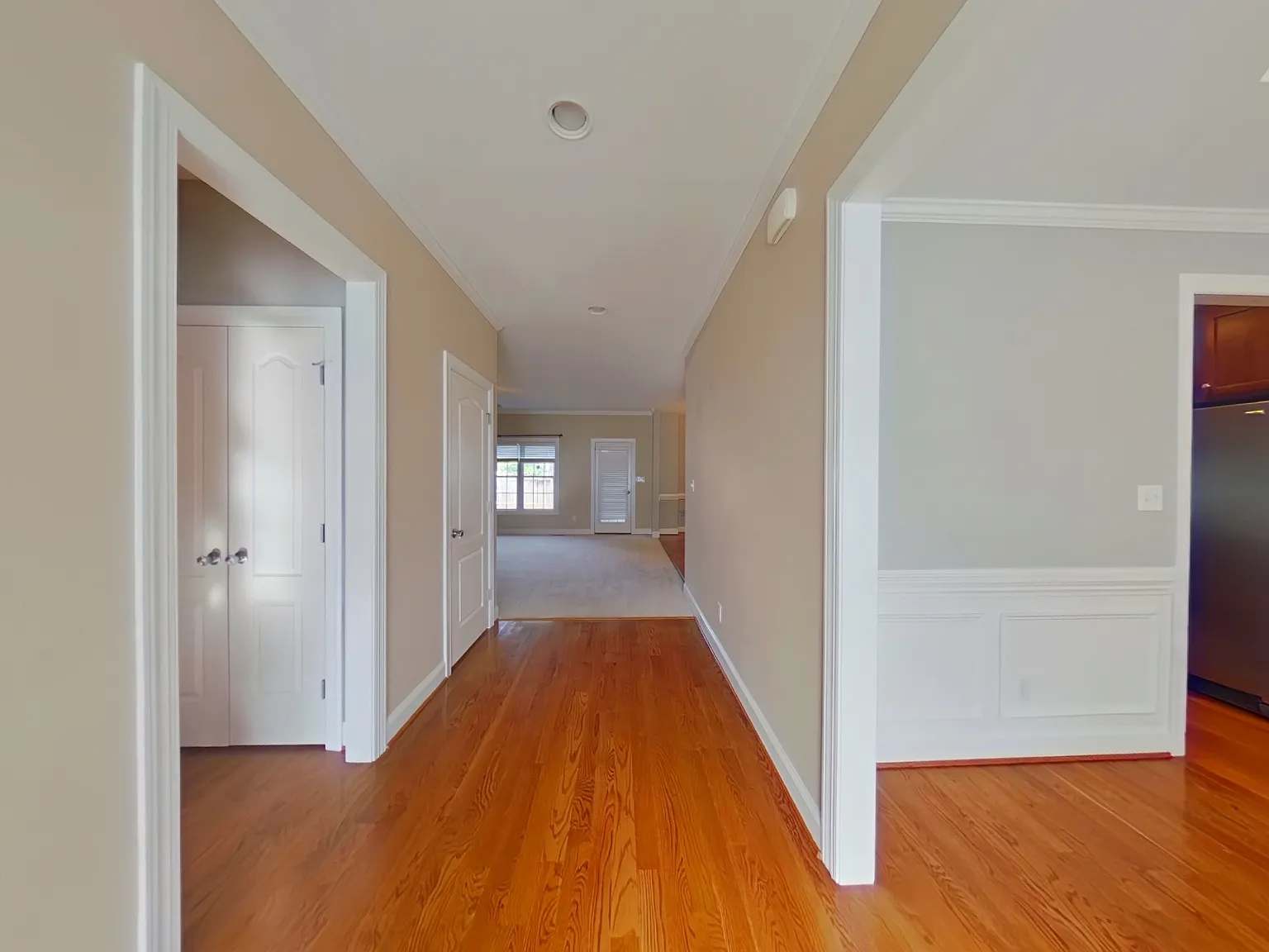 4 bed, 2801 sqft, $2,250 — Photo 2