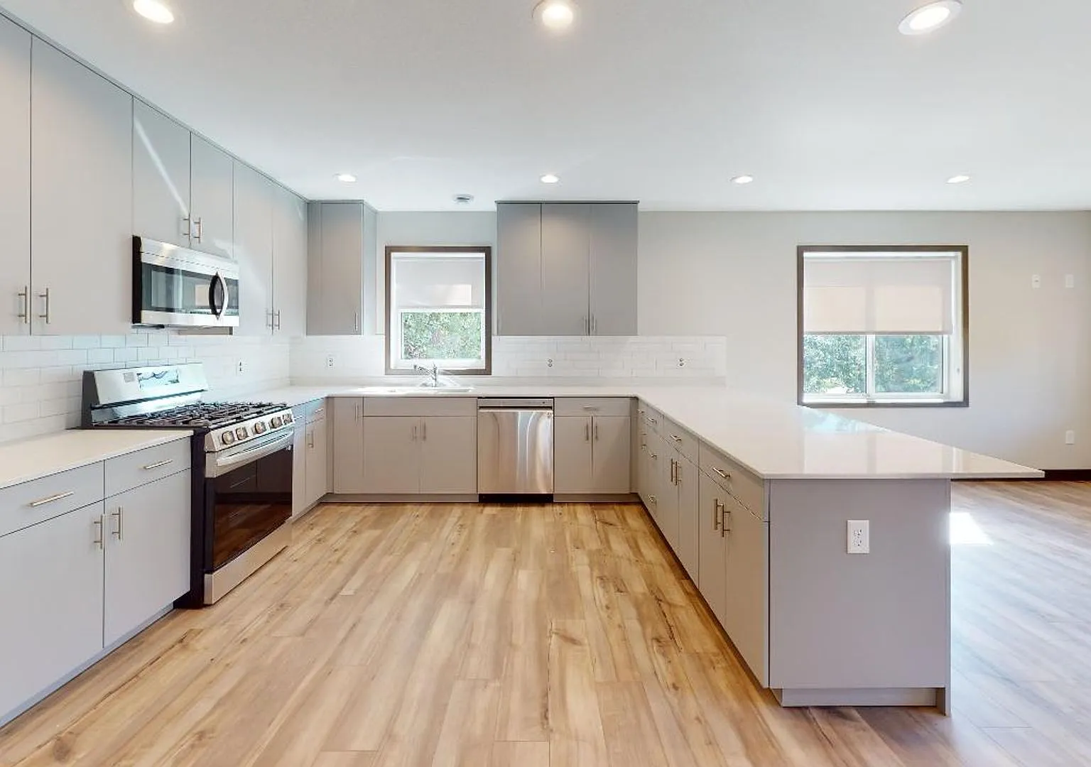 1523 Rollins Ave SE — Photo 1