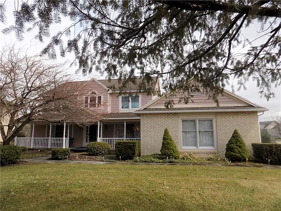 3rd image of 81 Saint Andrews Blvd