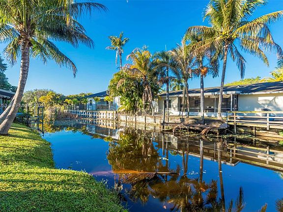 4th image of 6581 Riparian Rd