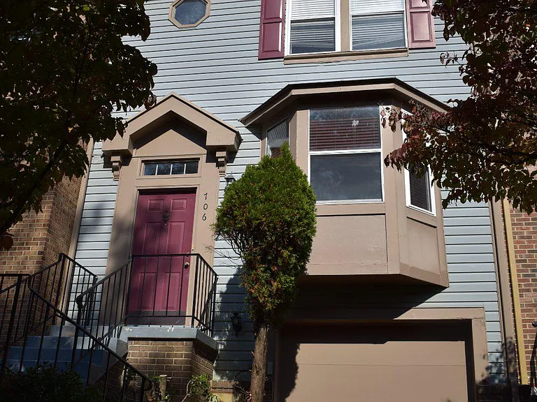 Suffield Dr — Photo 1
