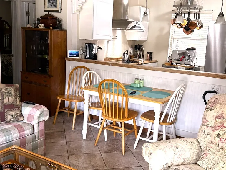 3303 Saxon Dr — Photo 5