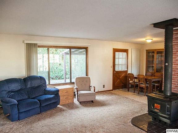 2nd image of 897 Tierra Dr NE