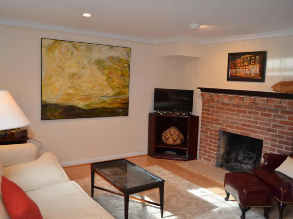407 Summers Dr, Alexandria, VA 22301