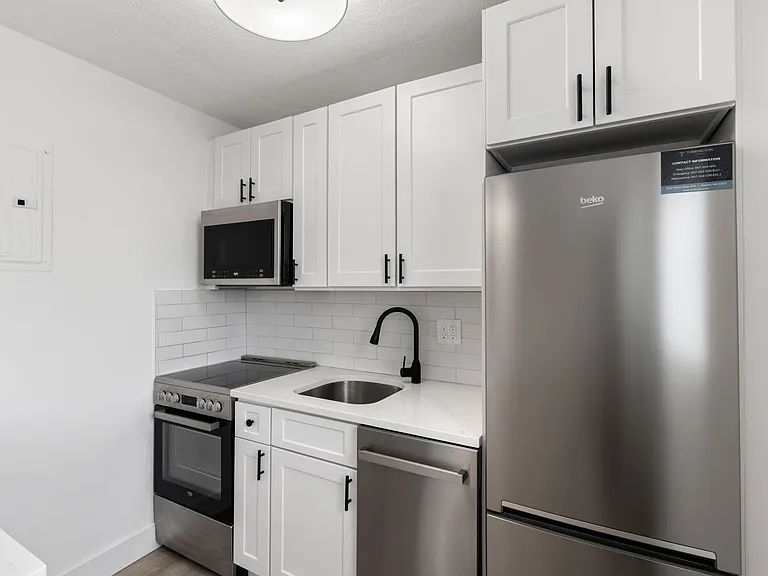741 E 7th St #37 — Photo 3