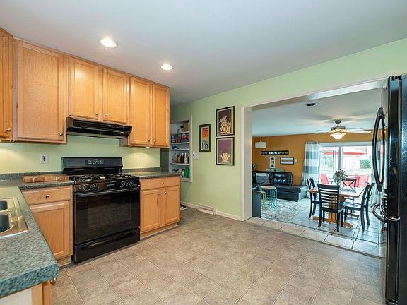 4th image of 3449 Greenlawn Dr