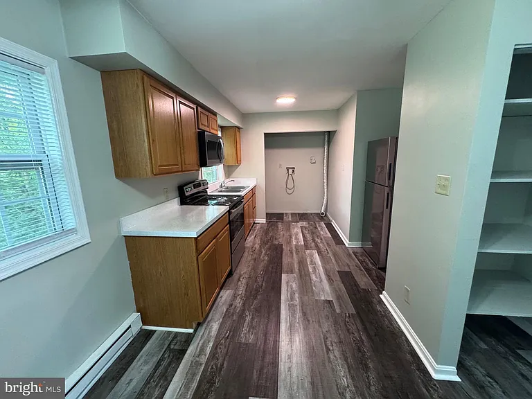 200 Beth St — Photo 4