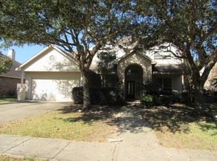 913 Mystic Village Ln, Seabrook, TX 77586