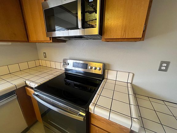 5th image of 18029 Hillwood Ln