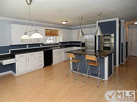 4th image of 2501 Evergreen Dr