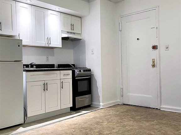 2nd image of 6361 Yellowstone Blvd APT 5L