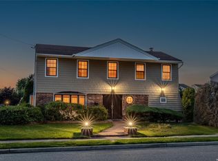548 Harbor Dr, Cedarhurst, NY 11516