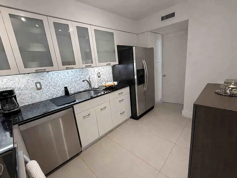 9225 Collins Ave #505 — Photo 15