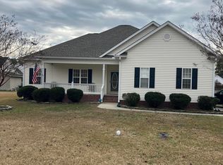 7 Edgewater Dr, Smithfield, NC 27577