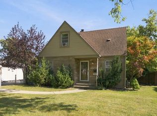 2115 Halsey Dr, Des Plaines, IL 60018