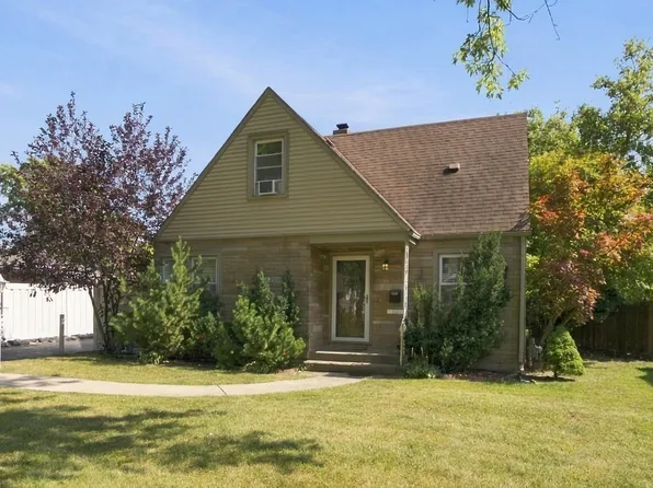 2115 Halsey Dr, Des Plaines, IL 60018