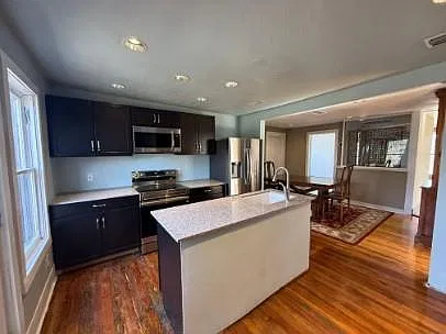 2 bed, 1.0 bath, 940 sqft, $1,945 — Photo 2