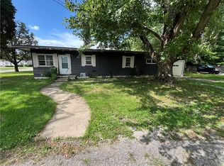 902 N Robb St, Robinson, IL 62454