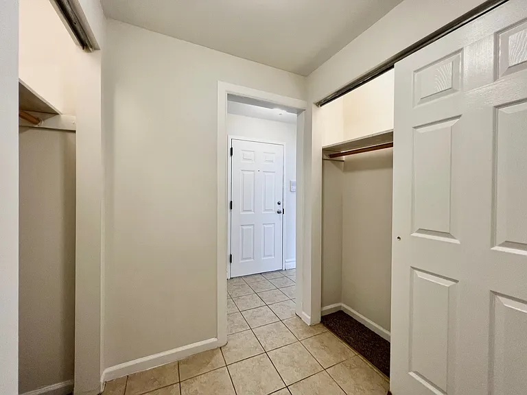 5206 S Harper Ave #312 — Photo 5