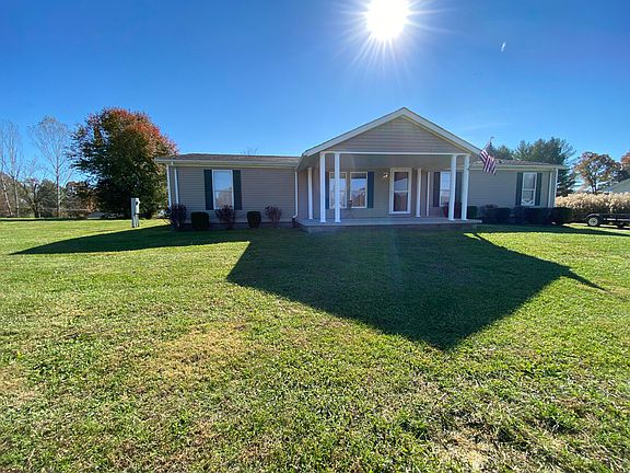 3rd image of 44 Lynn Circle Dr