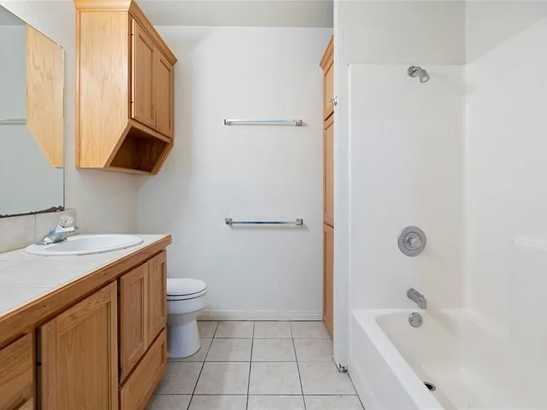 317 N Katy Rd #202 — Photo 9