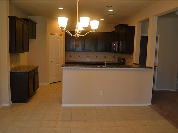 4th image of 9813 Cottontail Ln