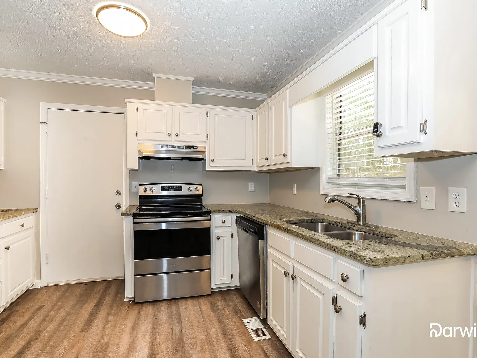 4 bed, 3.0 bath, 2397 sqft, $2,299 — Photo 3