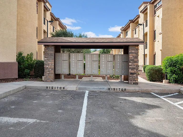 Desert Jewel Apartments — Photo 10