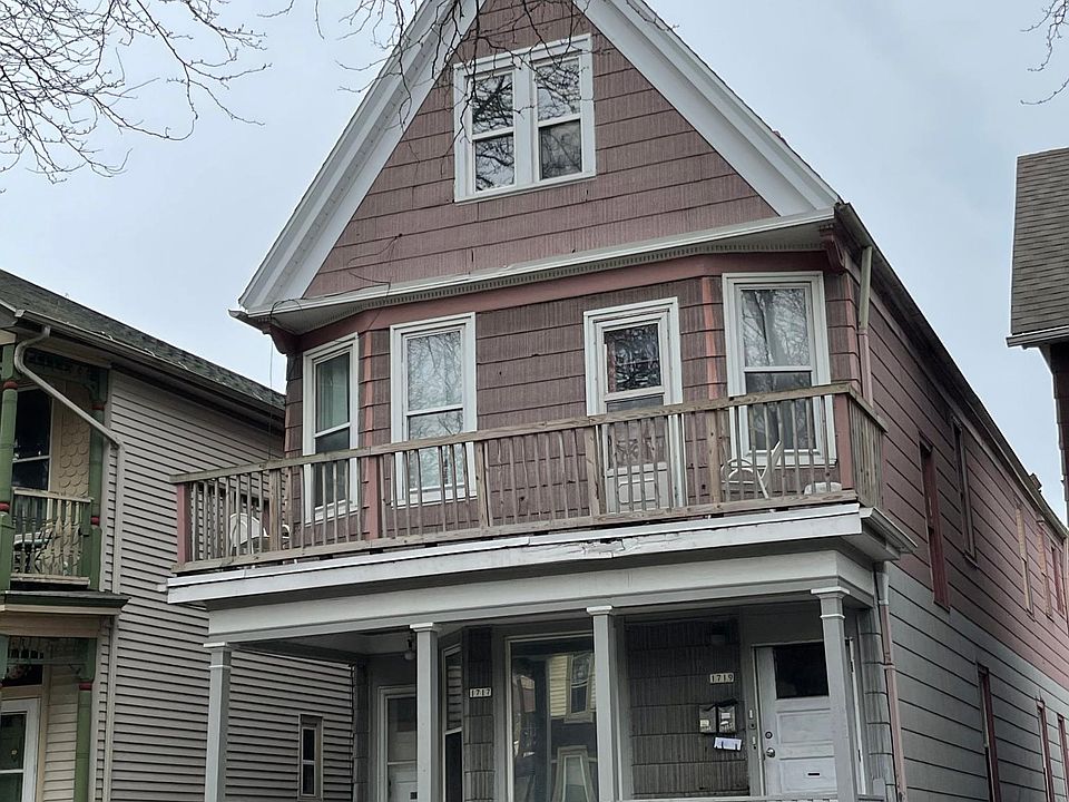 1st image of 1719A N Astor St #1719A