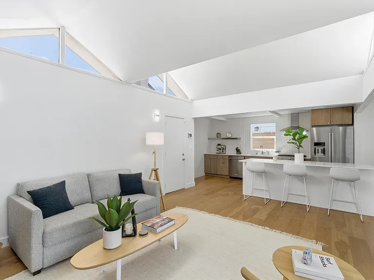 258 Walnut St — Photo 10