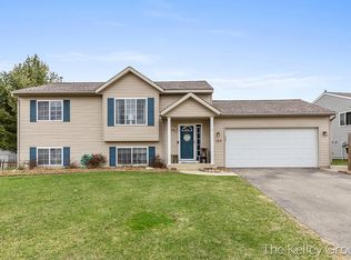 183 Waxwing Ct, Cedar Springs, MI 49319