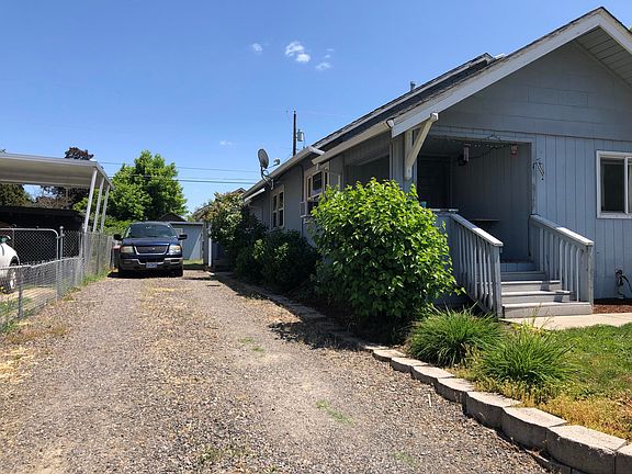 2nd image of 730 Oak St #1/2