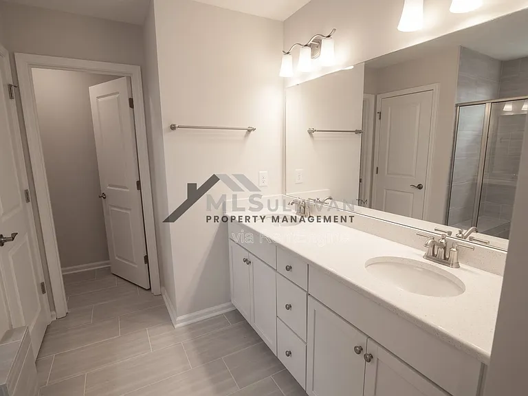 1010 Crater Lake Way — Photo 33