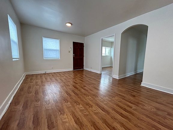 2nd image of 412 1/2 Rose Ave APT B