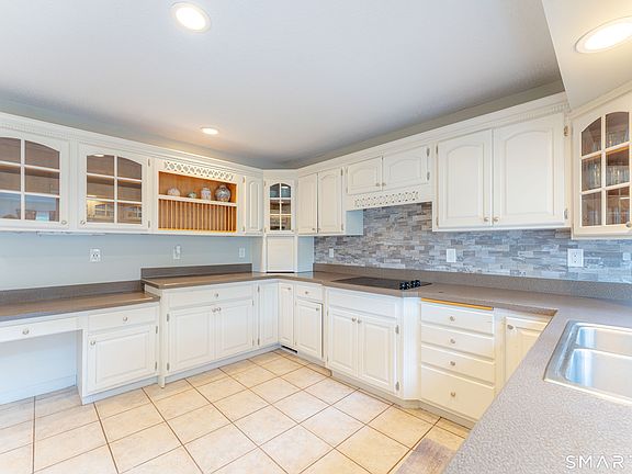 5th image of 43 Lynn Drive