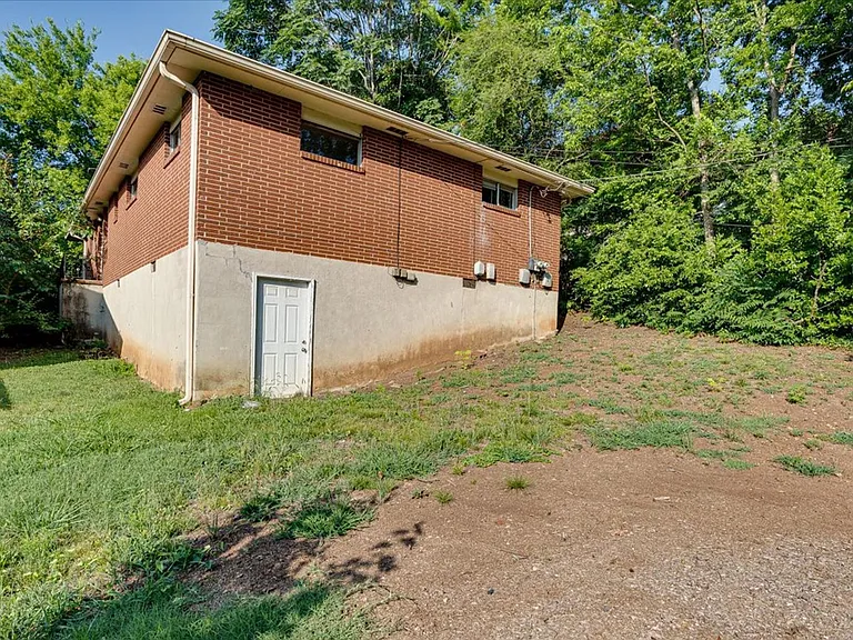 929B Fortwood St — Photo 3