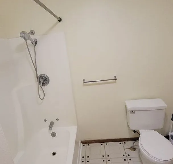 119 E Maple St — Photo 5