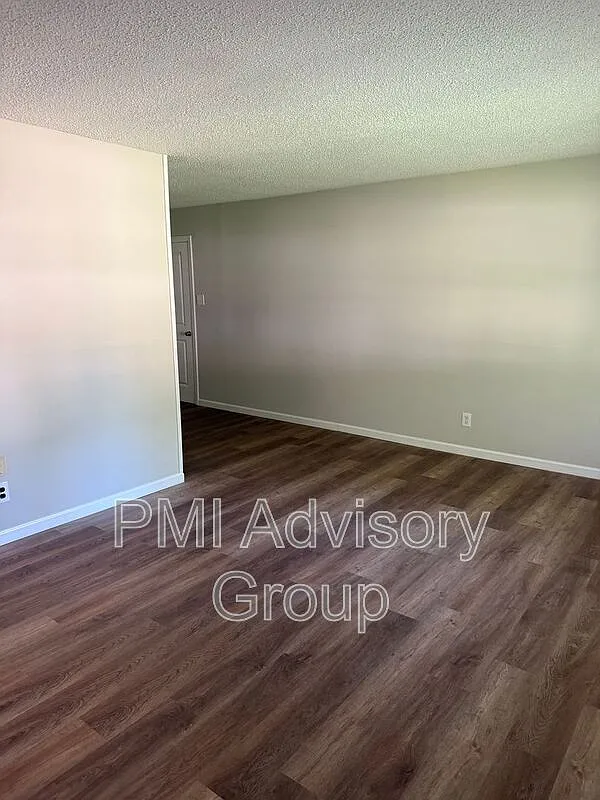 3 bed, 1.0 bath, 1152 sqft, $1,350 — Photo 3