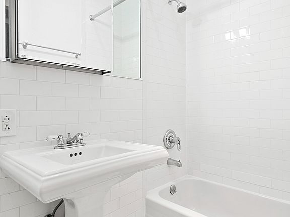 4th image of 404 E 88th St APT 2H