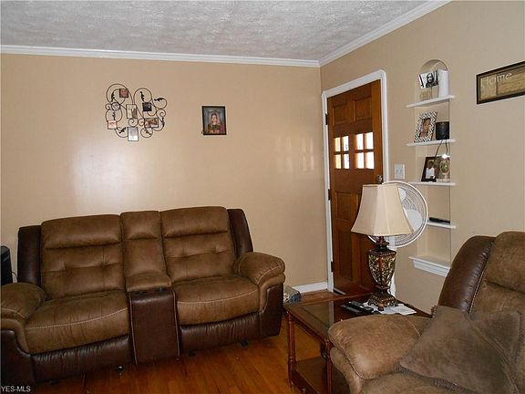4th image of 23937 Frank St