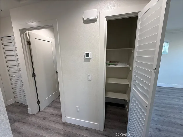 231 W 5th St — Photo 26