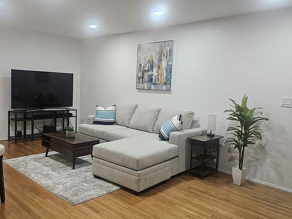 4th image of 1166 E Ocean Blvd