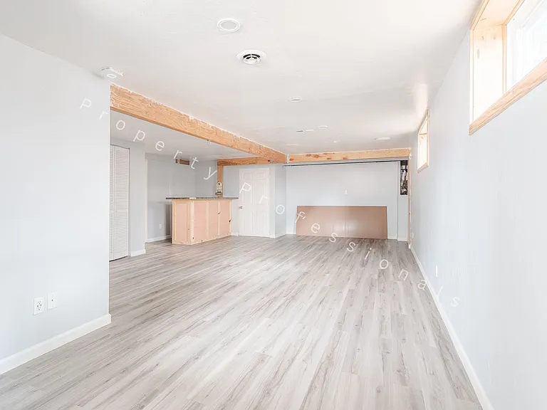 221 W 5th St — Photo 15