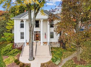 724 S Batavia Ave, Geneva, IL 60134