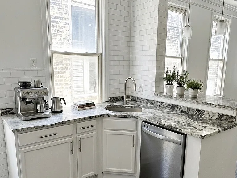 1641 N Rockwell St #2F — Photo 3